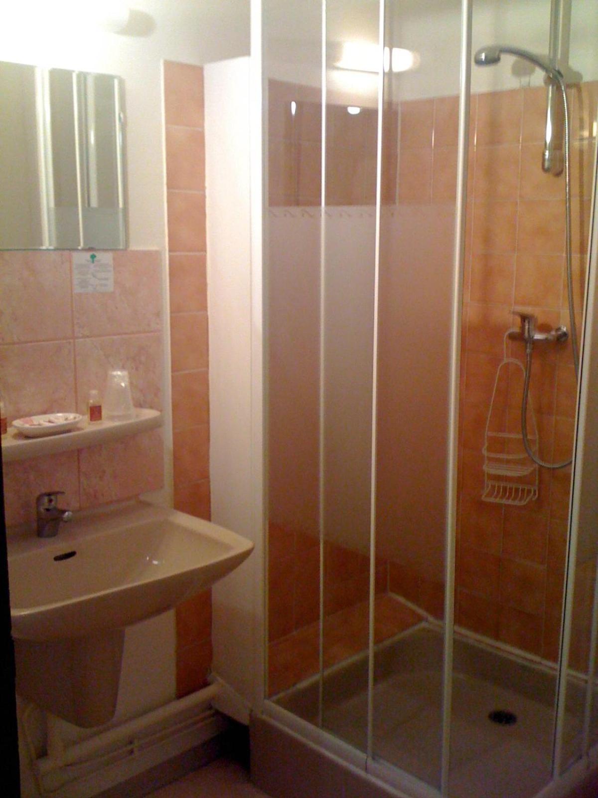 Hotel Du Centre Pierrelatte Zewnętrze zdjęcie