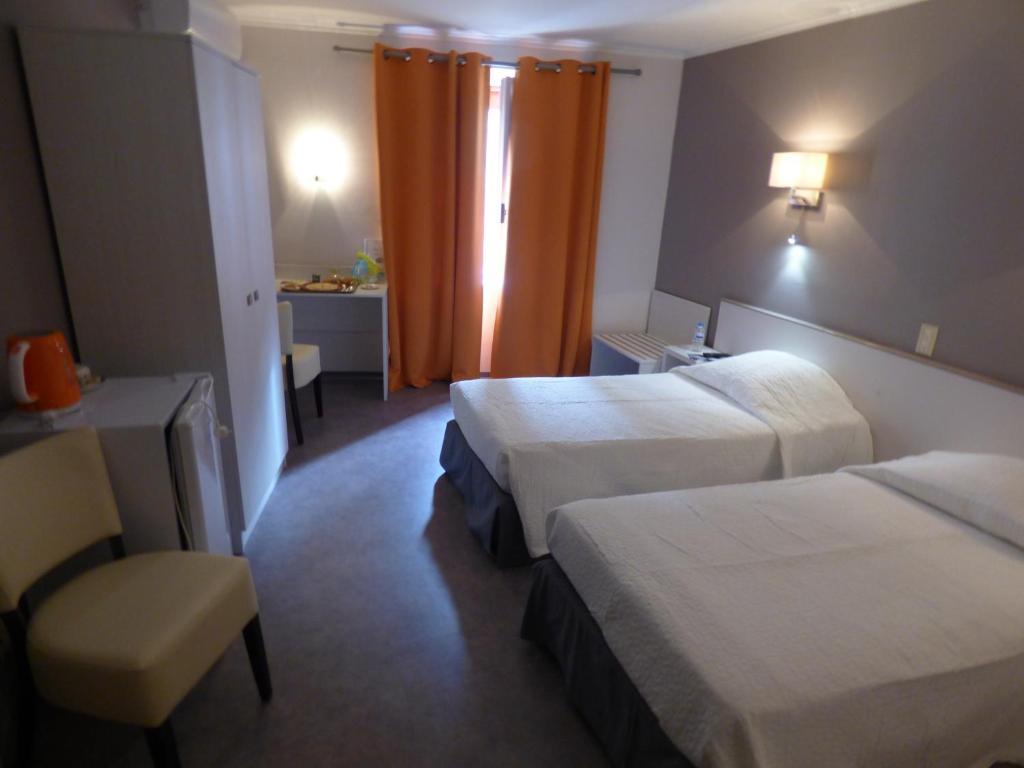 Hotel Du Centre Pierrelatte Zewnętrze zdjęcie