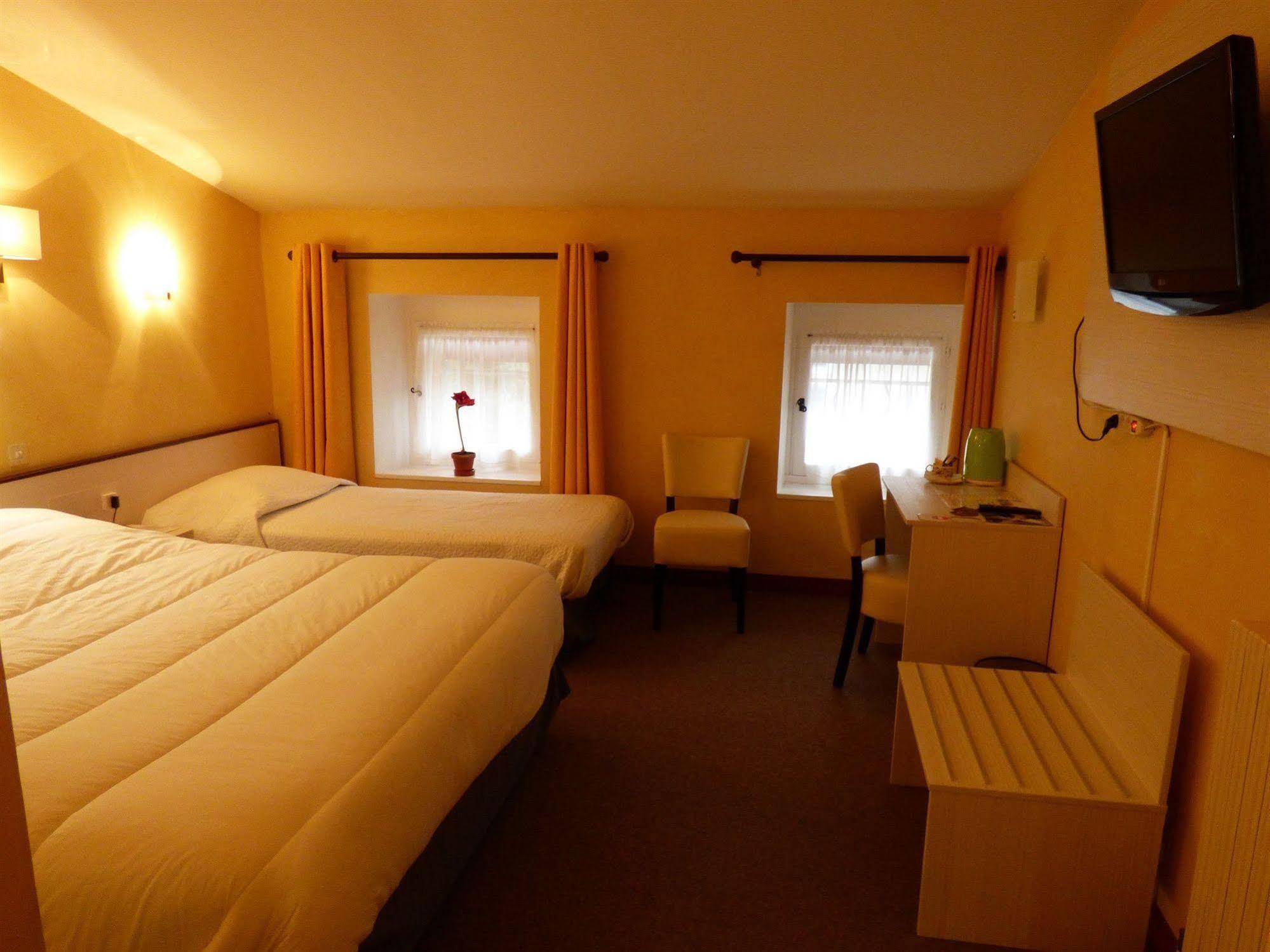 Hotel Du Centre Pierrelatte Zewnętrze zdjęcie