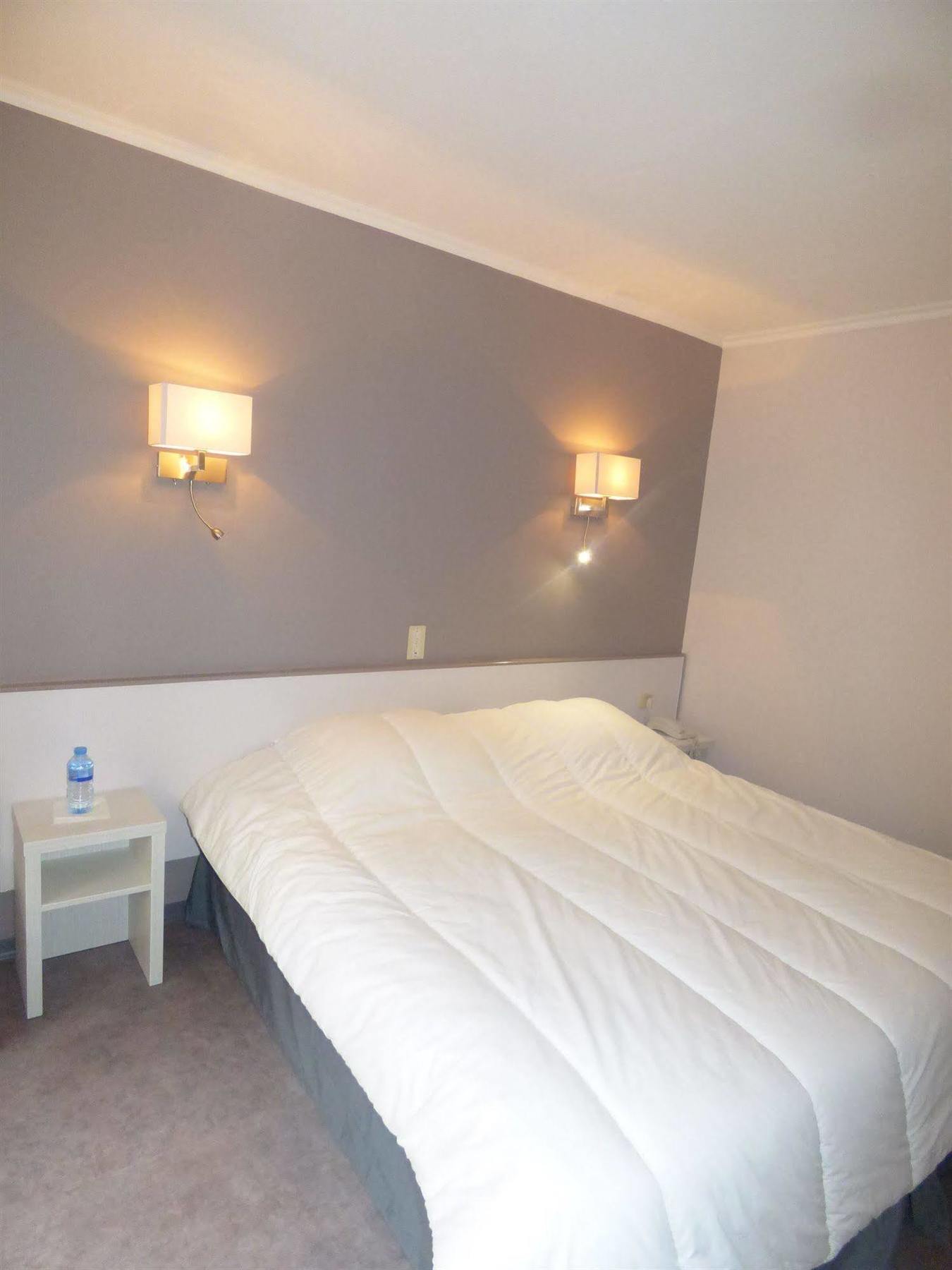 Hotel Du Centre Pierrelatte Zewnętrze zdjęcie
